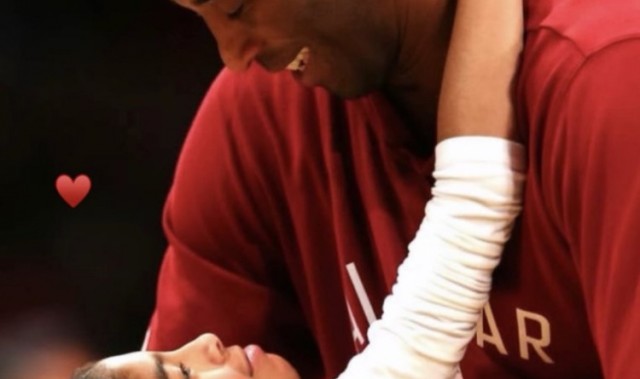 时间无法抚平思念！#科比大女儿发文缅怀#话题登上微博热搜第一位