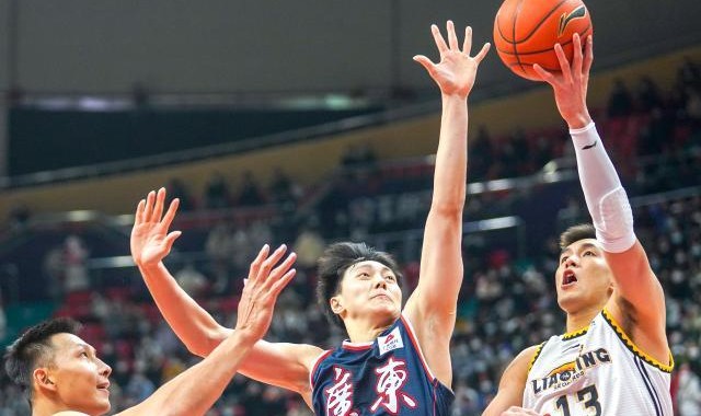完美体育-CBA春晚变成一边倒 辽宁展现进步 广东为何惨败？