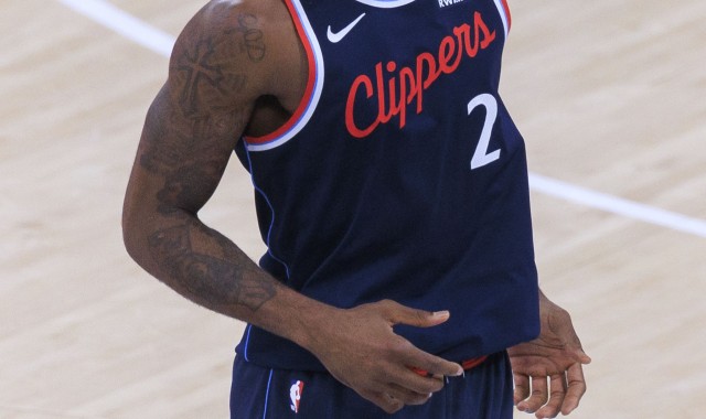 完美体育运营中心-无解进攻！伦纳德背转身翻身跳投&amp;暴扣个人连续得分